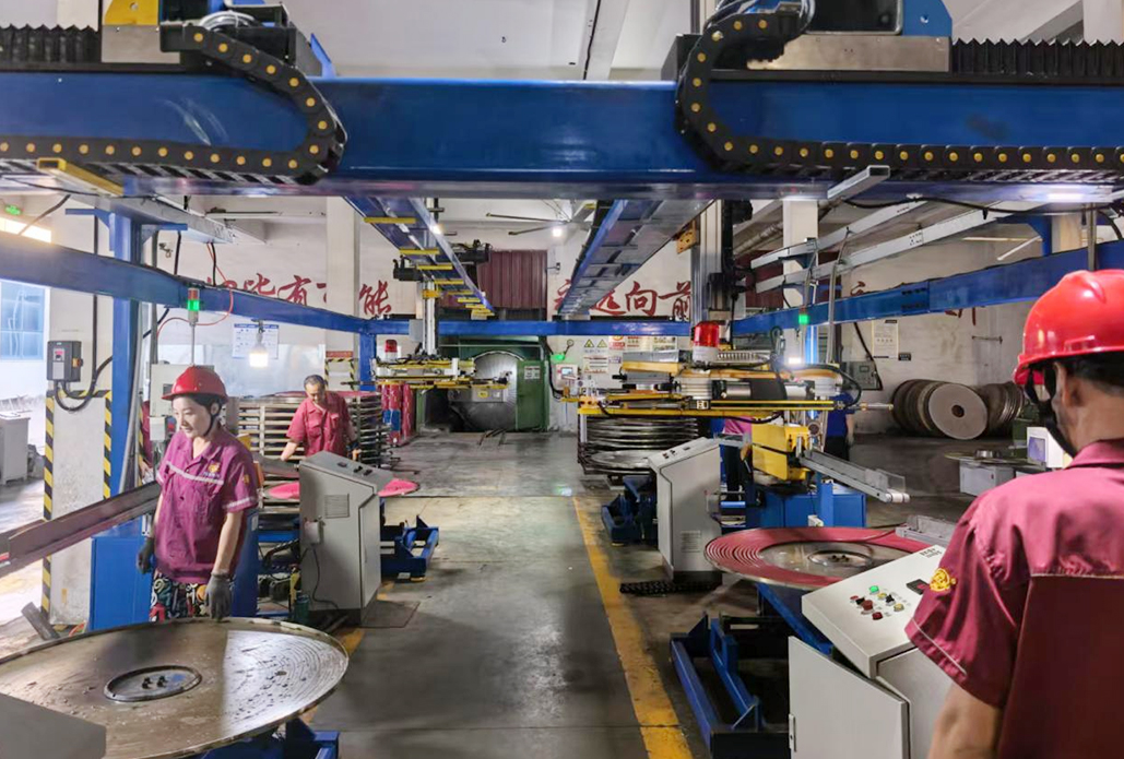 山东悦龙橡塑科技有限公司：全自动码垛机